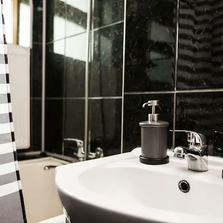 Palace Hall Studio Apartment Bucharest